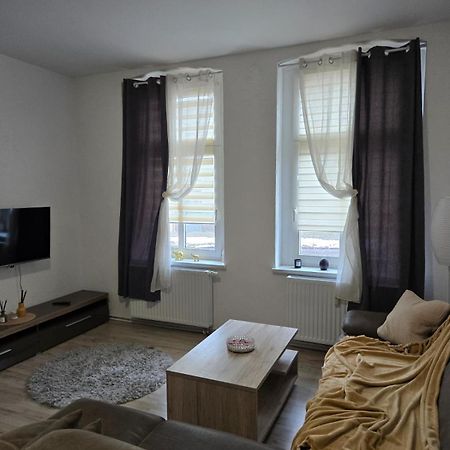 Ferienwohnung Am Bahnhof Бернбург Экстерьер фото