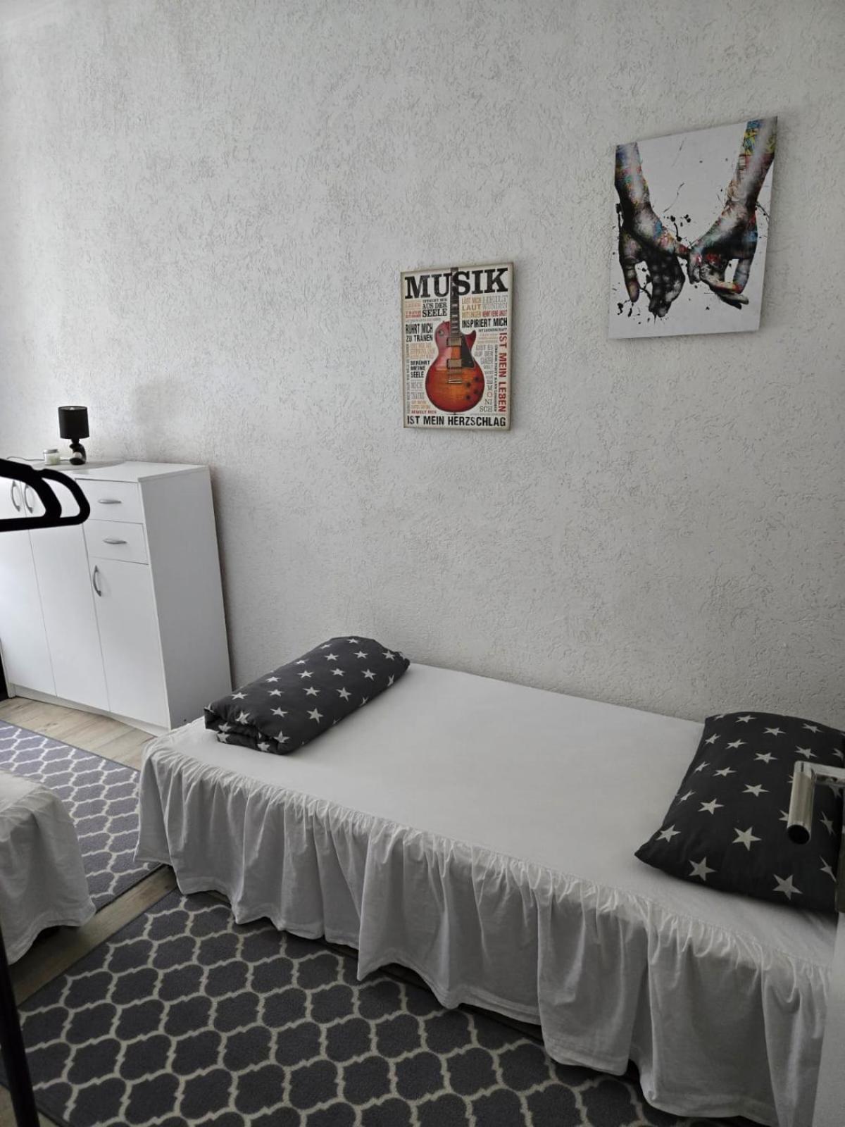Ferienwohnung Am Bahnhof Бернбург Экстерьер фото