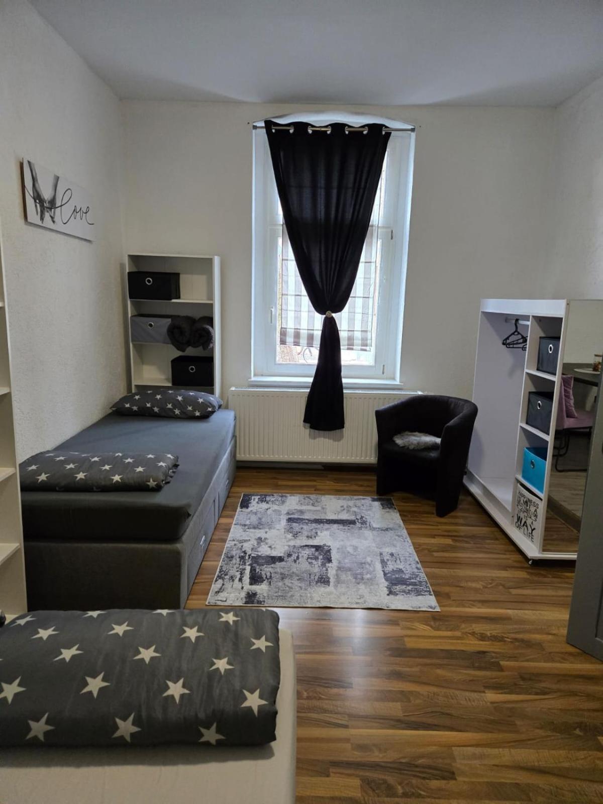Ferienwohnung Am Bahnhof Бернбург Экстерьер фото