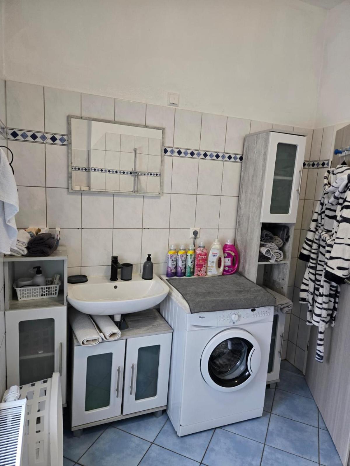 Ferienwohnung Am Bahnhof Бернбург Экстерьер фото